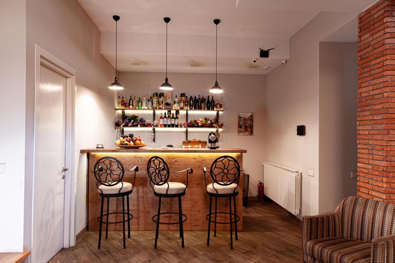 Hotel Winoterra Тбилиси Екстериор снимка