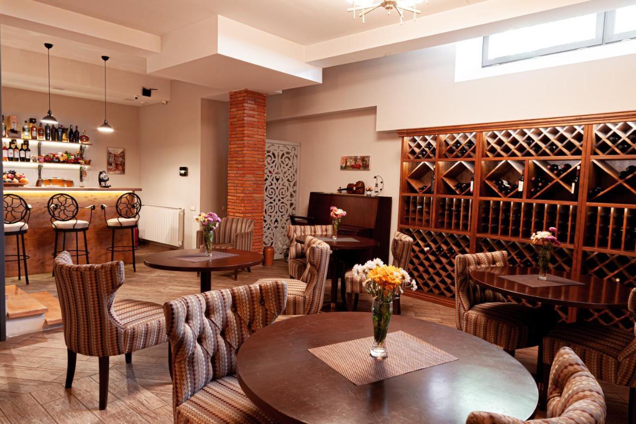 Hotel Winoterra Тбилиси Екстериор снимка